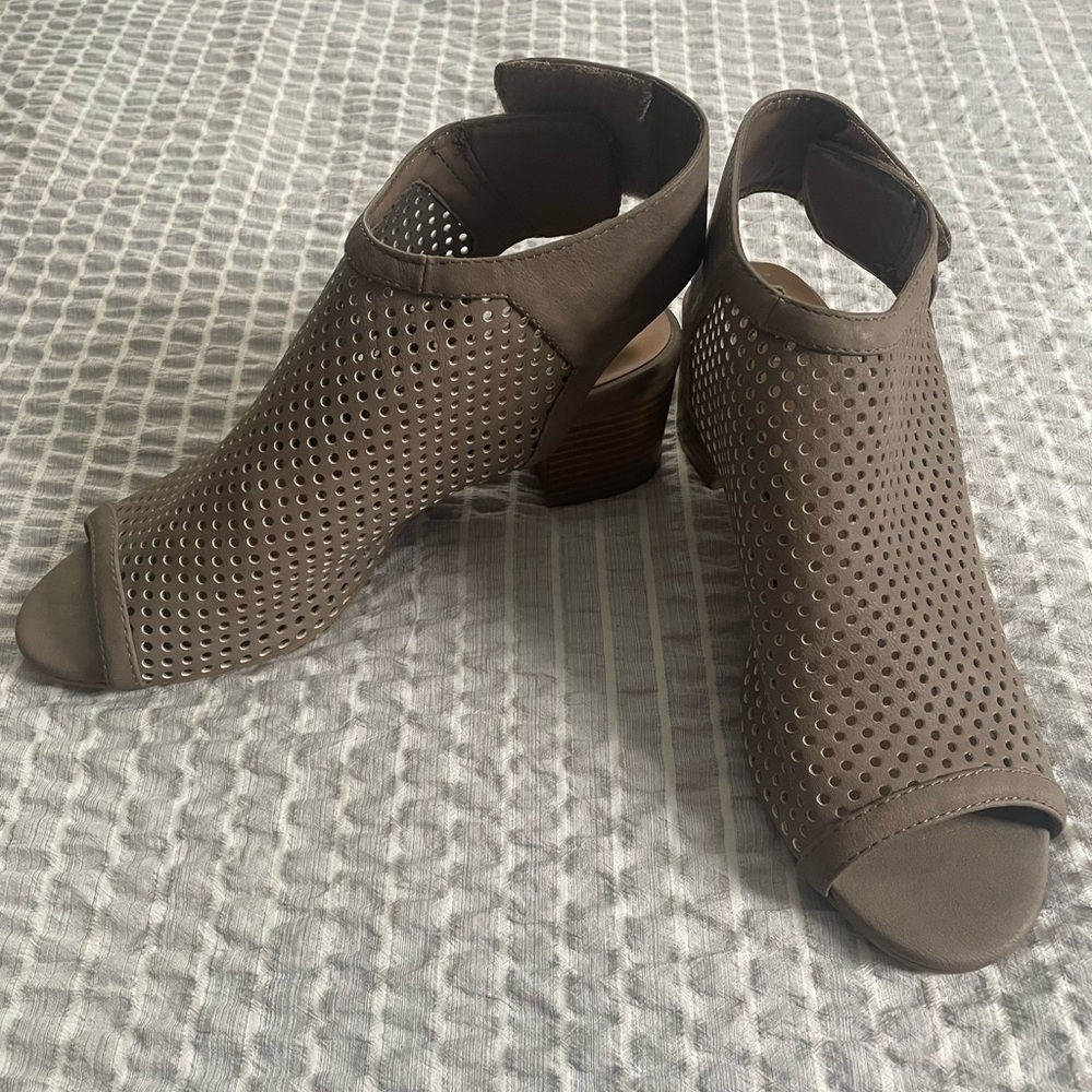 Women's Peep-Toe Perforated Ankle Boots - Taupe